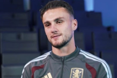 Con rể cựu thủ quân MU bị Aston Villa gạch tên dự Champions League