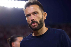 Valencia sa thải Corberan sau chuỗi trận tệ hại tại La Liga
