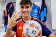 Carlos Espi, cú repoker mở ra cơ hội lớn ở ĐT Tây Ban Nha