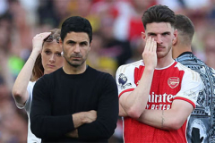Arsenal trả giá cho canh bạc chuyển nhượng