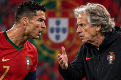 Ronaldo dại dột 'var' nhầm 'bố già' Jorge Jesus