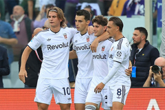 Como của HLV Fabregas vào Top 4 Serie A 