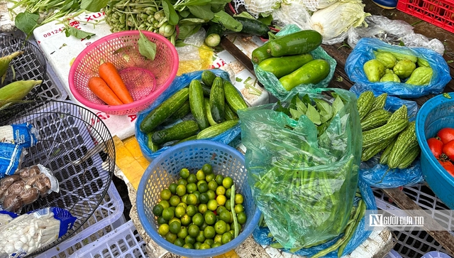  Hà Nội mưa rét kéo dài, rau thịt "rủ nhau" tăng giá