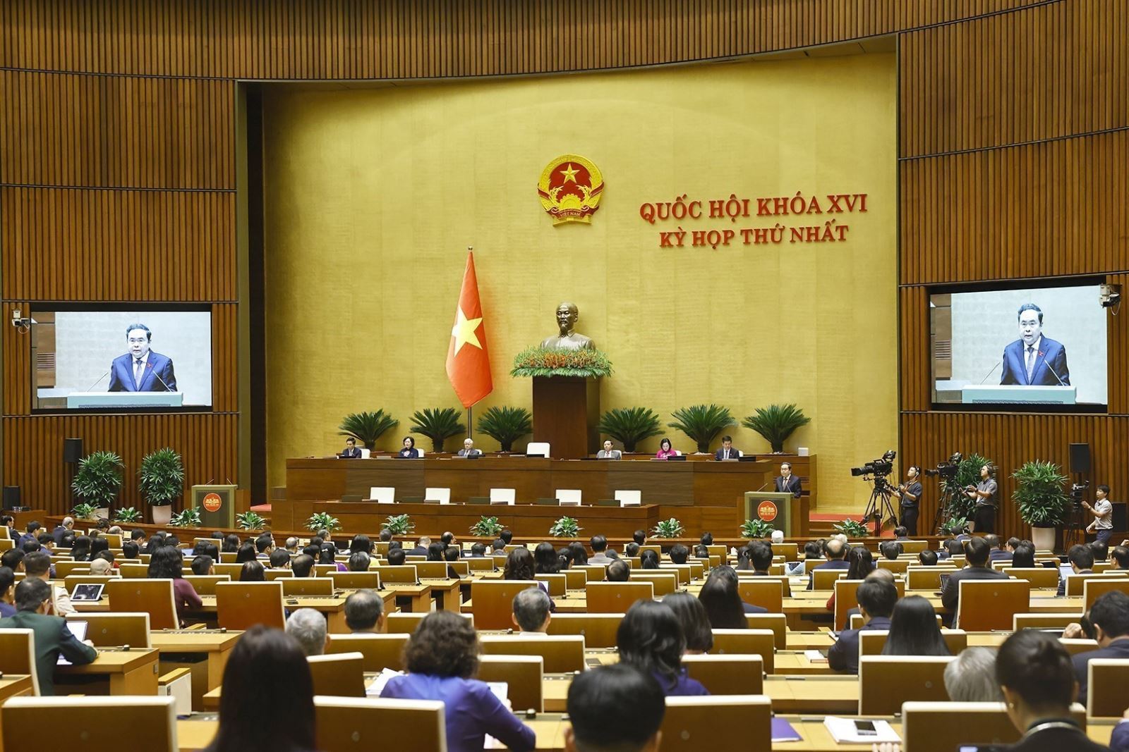  Họp báo bế mạc Kỳ họp thứ Nhất, Quốc hội khóa XVI