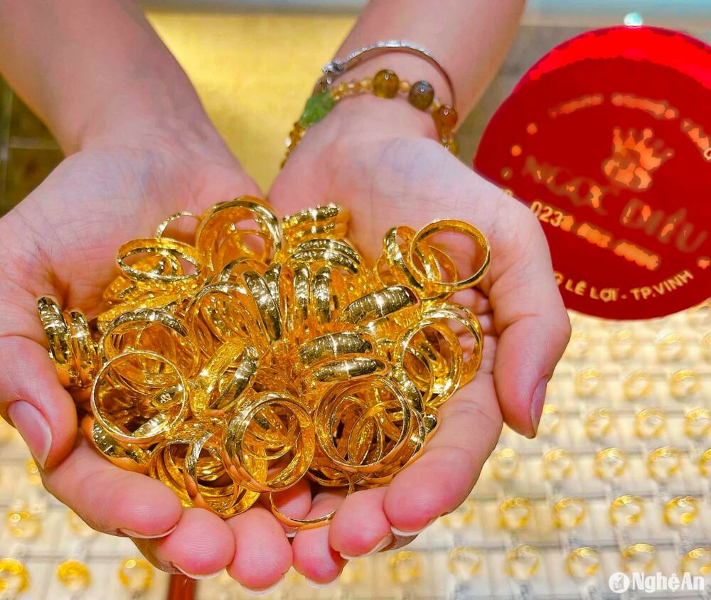  Vàng nhẫn tiếp tục vượt SJC và không ngừng lập đỉnh mới