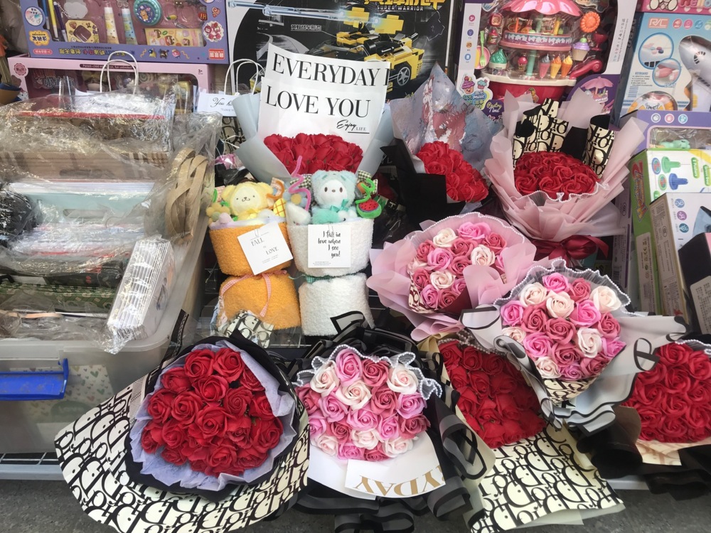  Sôi động thị trường hoa, quà tặng trước lễ 20/10