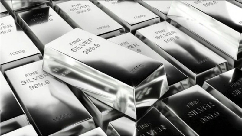  Bạc lần đầu tiên vượt ngưỡng hơn 75 USD/ounce