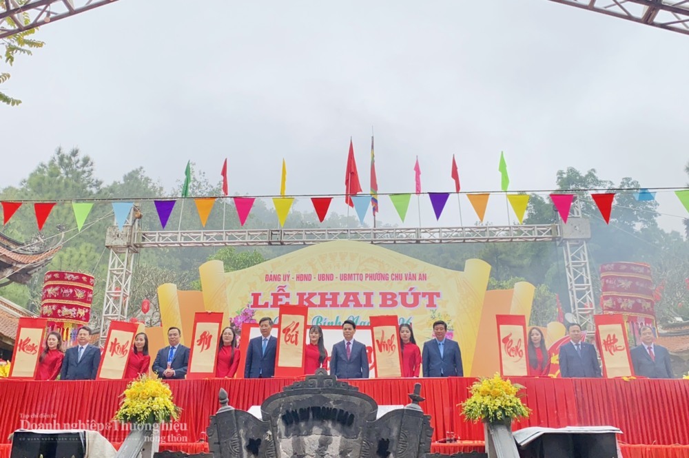 Lễ khai bút Đền thờ Chu Văn An: Nét đẹp văn hóa đầu năm 2