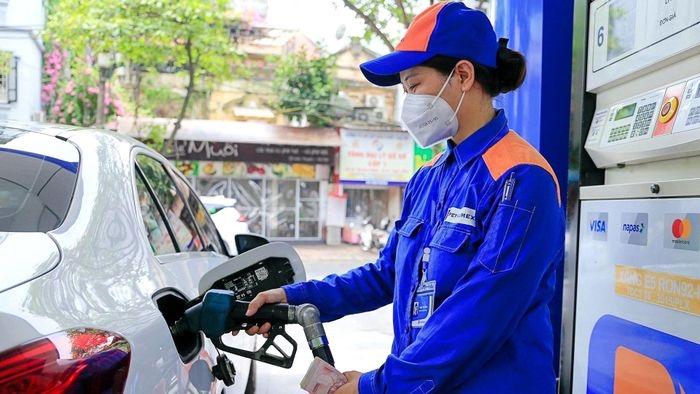  Xem xét điều chỉnh chính sách thuế giảm áp lực từ giá xăng dầu