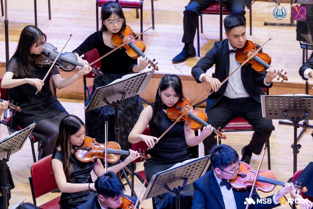  Bậc thầy chỉ huy từ Munich dẫn dắt giao hưởng “Melodies of Triumph”